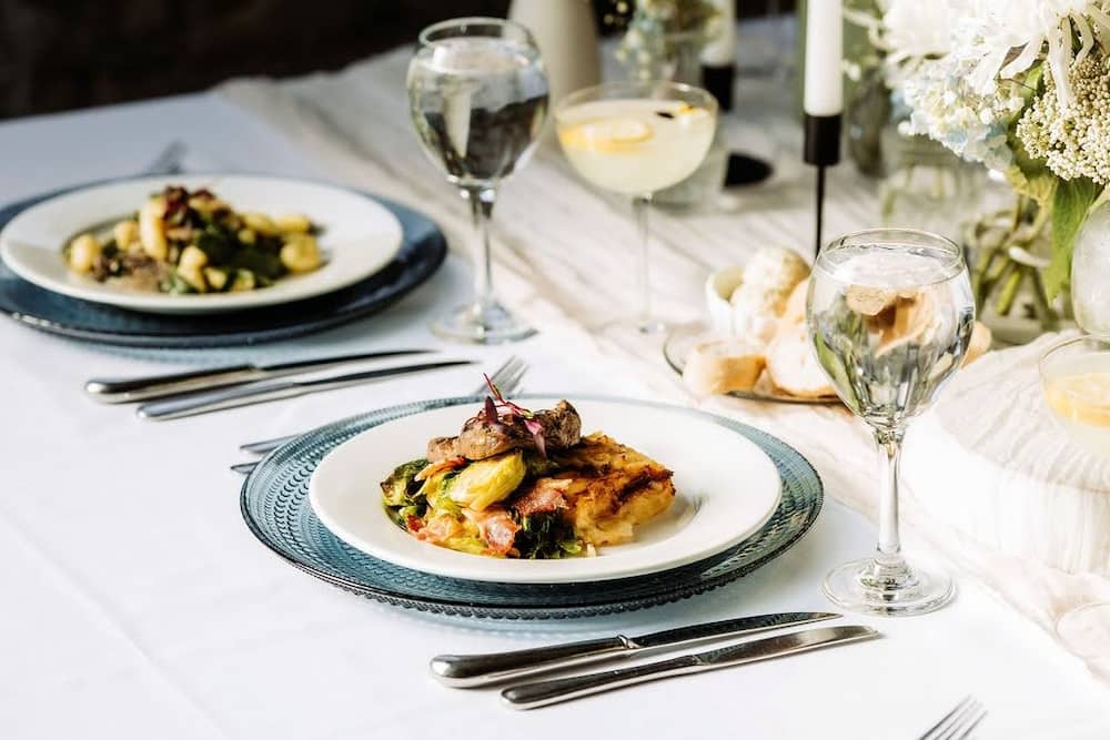 Featured image for post: All-Inclusive Wedding Catering Packages vs Custom Catering Services